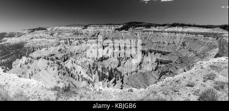 Schwarze und weiße panormic Blick auf Cedar Breaks National Monument Stockfoto