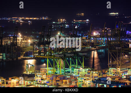 Singapur - 20.August 2017: Hafen von Singapur, Es ist eines der geschäftigsten Import, Export, Logistik Häfen der Welt Stockfoto