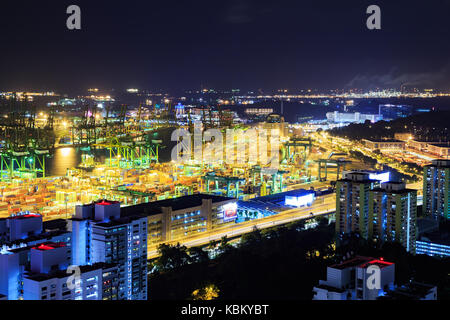 Singapur - 20.August 2017: Hafen von Singapur, Es ist eines der geschäftigsten Import, Export, Logistik Häfen der Welt Stockfoto