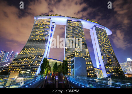 Singapur - 21.August 2017: Nacht Blick auf Marina Bay Sands, Singapur Stockfoto