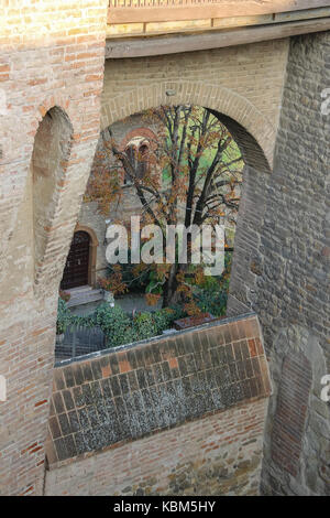 Innenhof der alten Festung in Vignola, Italien Stockfoto