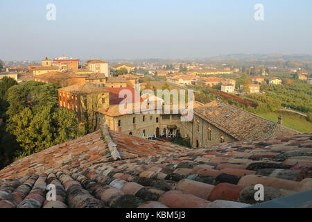 Das historische Stadtzentrum von Vignola, Italien. top Aussicht von der Burg Stockfoto