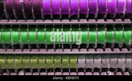 Viele lanyard Rollen viele Farben auf den Verkauf in der Hobby- und Schneiderei Stockfoto