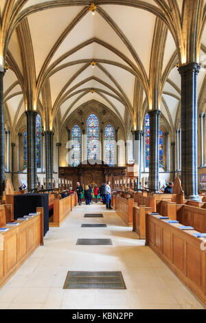 Tempel Kirche Innenraum, Kirchenschiff des 12. Jahrhunderts mittelalterlichen Ort der Anbetung, Inner and Middle Temple, London, England Stockfoto