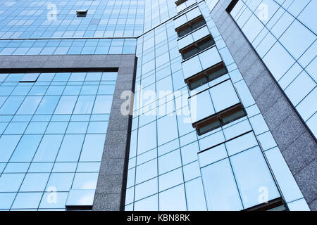 Niedrige Winkelansicht Hoher Bürogebäude Stockfoto