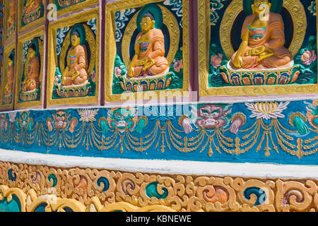 Blick auf die hohen Shanti Stupa mit schönen Himmel, der große Stupa in Leh und eine aus den besten buddhistischen Stupas - Jammu und Kaschmir - ladakh - Indien Stockfoto