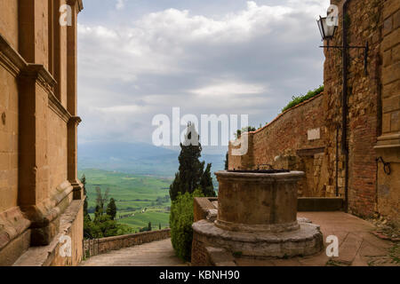 Die Straße der Altstadt von Pienza, Val d'Orcia, Toskana, Italien. Stockfoto