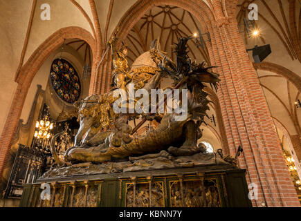 Hölzerne Statue von St. George und der Drache, der in Stockholm Stockfoto