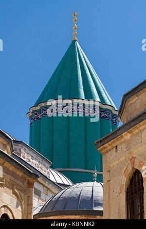 Grüne Kuppel des Mausoleums von Mevlana, in Konya, Türkei. Stockfoto