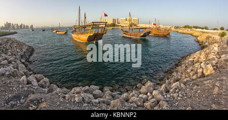 Traditionelle Holzboote Dhow in Katar Stockfoto