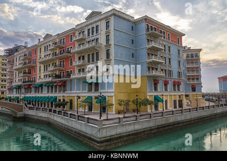 Moderne Wohngebäude im Qanat Quartier the Pearl, Katar Stockfoto