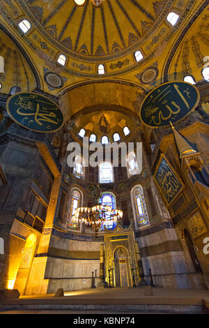 Innenraum der byzantinischen Kathedrale von Hagia Sophia in Istanbul, Türkei. Stockfoto