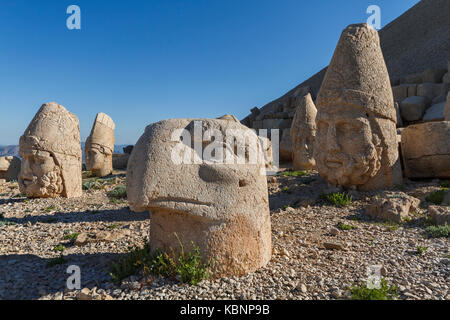 Statuen auf dem Nemrut, adiyaman, Türkei. Diese Statuen wurden in der Reihenfolge des König Antiochos von Kommagene erbaut, im 1. vorchristlichen Jahrhundert. Stockfoto