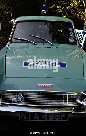 Ford Anglia 105E Polizei Auto im Westen von England Transport Sammlung Tag der offenen Tür bei Winkleigh, Devon, am 6. Oktober 2013. Stockfoto