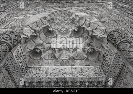 Dekoration des Tores von Jakutiye Madrasah, in Erzurum, Türkei. Stockfoto