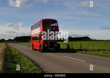 Ehemalige London Transport RTW Leyland Titan PD 2 KGK 529 betreibt den Parkplatz Shuttle an westlich von England Transport Sammlung Tag der Offenen Tür am 6/10/13. Stockfoto