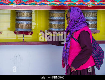 LEH, INDIEN - 20. SEPTEMBER 2017: Portraite der Ladakhischen Frau während des Ladakh Festivals in Leh Indien am 20. September 2017 Stockfoto