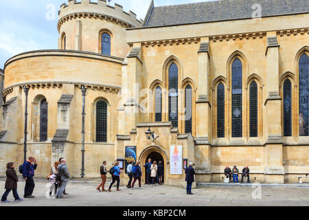 Temple Church Außenansicht, Gebäude von den Knights Templer in Londons Rechtsbezirk, Inner and Middle Temple, London, England Stockfoto
