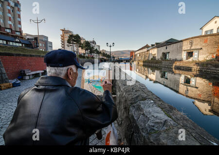 Romantische Otaru Kanal während der schönen Abend. Dieses historische Kanal hat einen romantischen, old-timey Ambiente, machen es zu einem berühmten Tourismus Hot Spot. Stockfoto