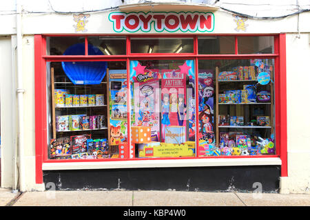 Toytown Toy Shop Fenster in Woodbridge, Suffolk, England, Großbritannien Stockfoto