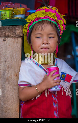 Portrait von kayah Stamm Mädchen in Kayan Staat Myanmar Stockfoto