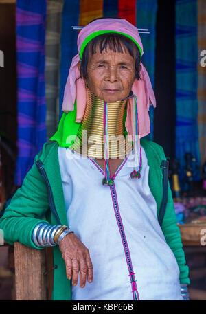 Portrait von kayah Stamm Frau in Kayan Staat Myanmar Stockfoto
