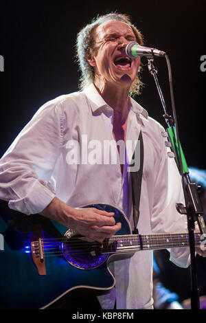 Ray Davies, bei einem Konzert in Chicago live, im Jahr 2006. Stockfoto