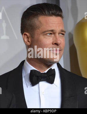 Schauspieler Brad Pitt stellt in der Presse während der 86. jährlichen Academy Awards im Loews Hotel Hollywood am 2. März in Hollywood, Kalifornien 2014. Stockfoto