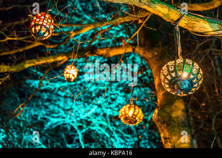 Asiatische farbige Outdoor Dekoration Laternen bei Nacht Stockfoto