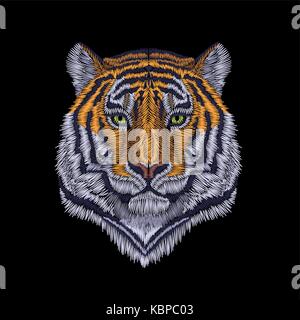 Tiger Kopf edel starrte. Vorderansicht stickerei Aufnäher Aufkleber. Orange gestreift schwarz Wild Animal stitch Textur Textildruck. Dschungel logo Vektor illus Stock Vektor