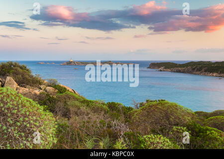 Ansicht der Isola dei Cavoli und dem Leuchtturm von der Spitze von Capo Carbonara, Villasimius, Cagliari, Sardinien, Italien, Europa. Stockfoto