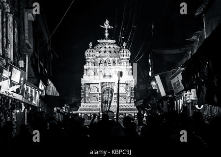 JUNAGADH, Gujarat/Indien, 30. September 2017 - Die tazia Prozession während der Trauer Prozession des Moharram, Junagadh, Gujarat, Indien gesehen. Stockfoto