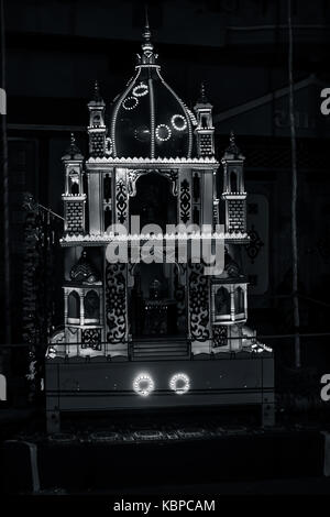 JUNAGADH, Gujarat/Indien, 30. September 2017 - Die tazia Prozession während der Trauer Prozession des Moharram, Junagadh, Gujarat, Indien gesehen. Stockfoto