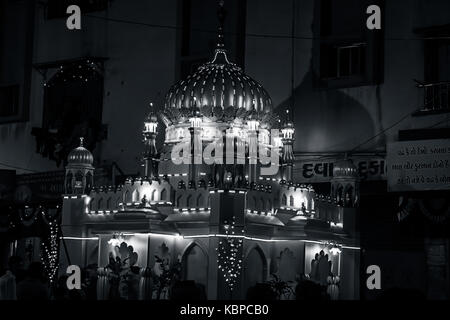 JUNAGADH, Gujarat/Indien, 30. September 2017 - Die tazia Prozession während der Trauer Prozession des Moharram, Junagadh, Gujarat, Indien gesehen. Stockfoto