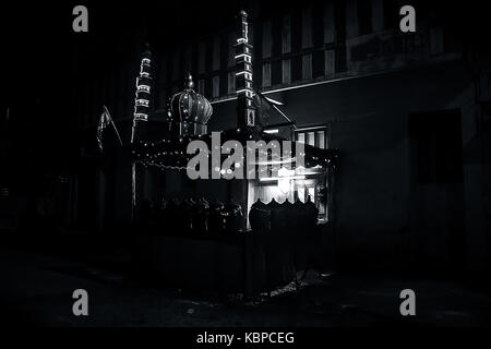 JUNAGADH, Gujarat/Indien, 30. September 2017 - Die tazia Prozession während der Trauer Prozession des Moharram, Junagadh, Gujarat, Indien gesehen. Stockfoto