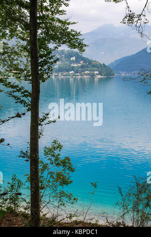 Ledro-See in Italien ist den blauen See genannt. Stockfoto