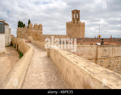 Adarve de La Alcazaba y Torre de la Atalaya o de Espantaperros. Badajoz, Ciudad. Der Extremadura. España Stockfoto