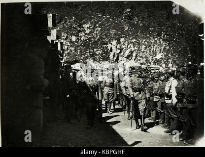 Alpine Depots auf der Dreisprachenspitze, Kaiser Karl IV 29 Res inspiziert das Infanteriebataillon (BildID) 15425495 Stockfoto