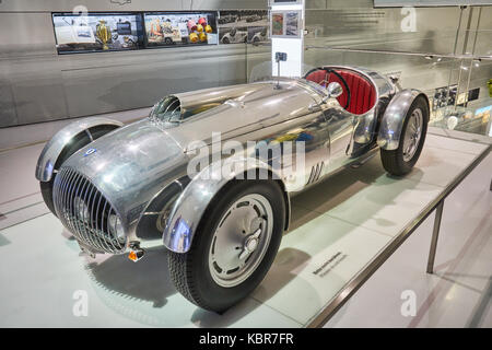 Ein Silber modernes Auto im BMW-Museum, ein berühmter Deutschland auto Marke Stockfoto