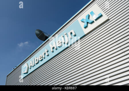 Albert Heijn XL Zeichen in Zweigstellen. Albert Heijn ist der größte niederländische Supermarktkette. Stockfoto