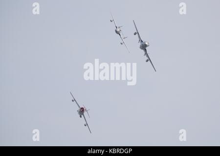 Mikoyan-Gurevich MiG-15 Fliegen mit zwei de Havilland Vampire Kampfjets von der norwegischen Luftwaffe historische Squadron Stockfoto