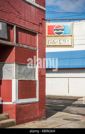 Stillgelegte gewerbliche Storefront auf Apple Straße in der Northside Nachbarschaft. Stockfoto