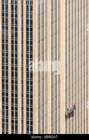 Fenster Scheiben auf dem Wells Fargo Center. Stockfoto