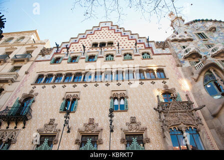 Einer der schön gestalteten Häuser in Barcelona, Spanien. Stockfoto