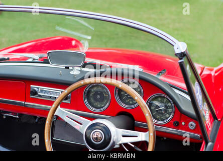 Klassische Alfa Romeo Armaturenbrett Stockfoto