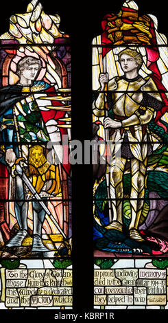 Eine leistungsstarke 1914-18 commemorative Fenster von Christopher Whall, der Kirche St. Mary, Hornby, Yorkshire, Vereinigtes Königreich Stockfoto