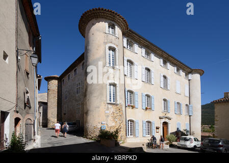 Das Château oder Schloss, jetzt das Rathaus oder Mairie, La Palud-sur-Verdon in der Verdon-Schlucht, Alpes-de-Haute-Provence, Provence Frankreich Stockfoto