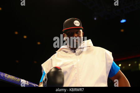 Liverpool, Großbritannien. September 2017. DERECK CHISORA (WEISSE SHORTS) / ROBERT FILIPOVIC während des Schwergewichtswettbewerbs auf den Matchroom Boxings, Battle on the Mersey Show in der Echo Arena, Liverpool Bild von Credit: Stephen Gaunt/Alamy Live News Stockfoto