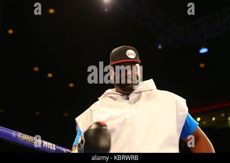 Liverpool, Großbritannien. September 2017. DERECK CHISORA (WEISSE SHORTS) / ROBERT FILIPOVIC während des Schwergewichtswettbewerbs auf den Matchroom Boxings, Battle on the Mersey Show in der Echo Arena, Liverpool Bild von Credit: Stephen Gaunt/Alamy Live News Stockfoto