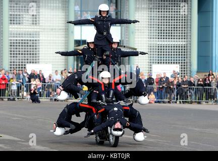 Weiße Helme Motorrad display Team, Blandford Camp, Dorset, UK, 30. September 2017. royal Signale weiße Helme Motorrad display Team Ihre letzte Anzeige Credit: finnbarr Webster/alamy leben Nachrichten Stockfoto